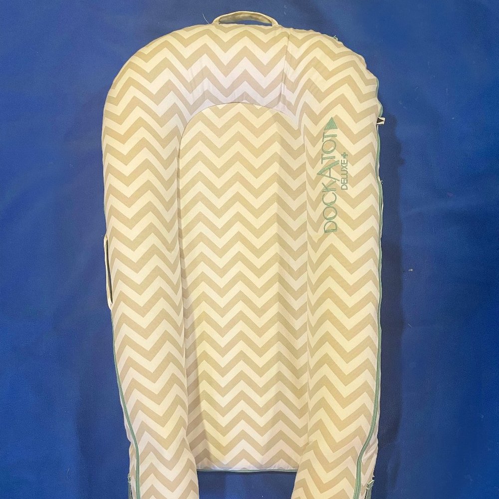 DockATot w/ chevron cover